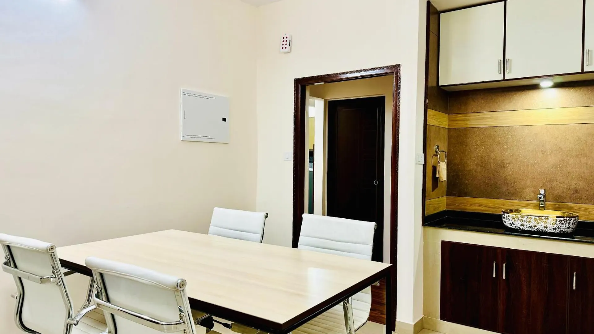 Al-Kabeer Serene Pond Retreat Kowdiar 4Bhk Thiruvananthapuram
